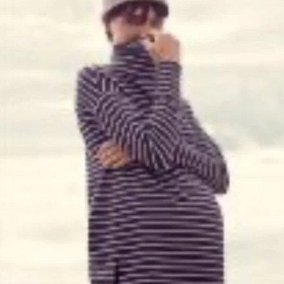 NWT Women's Thyme Maternity Comfy Stretchy Striped Navy Turtleneck Top XXL - Picture 2 of 10